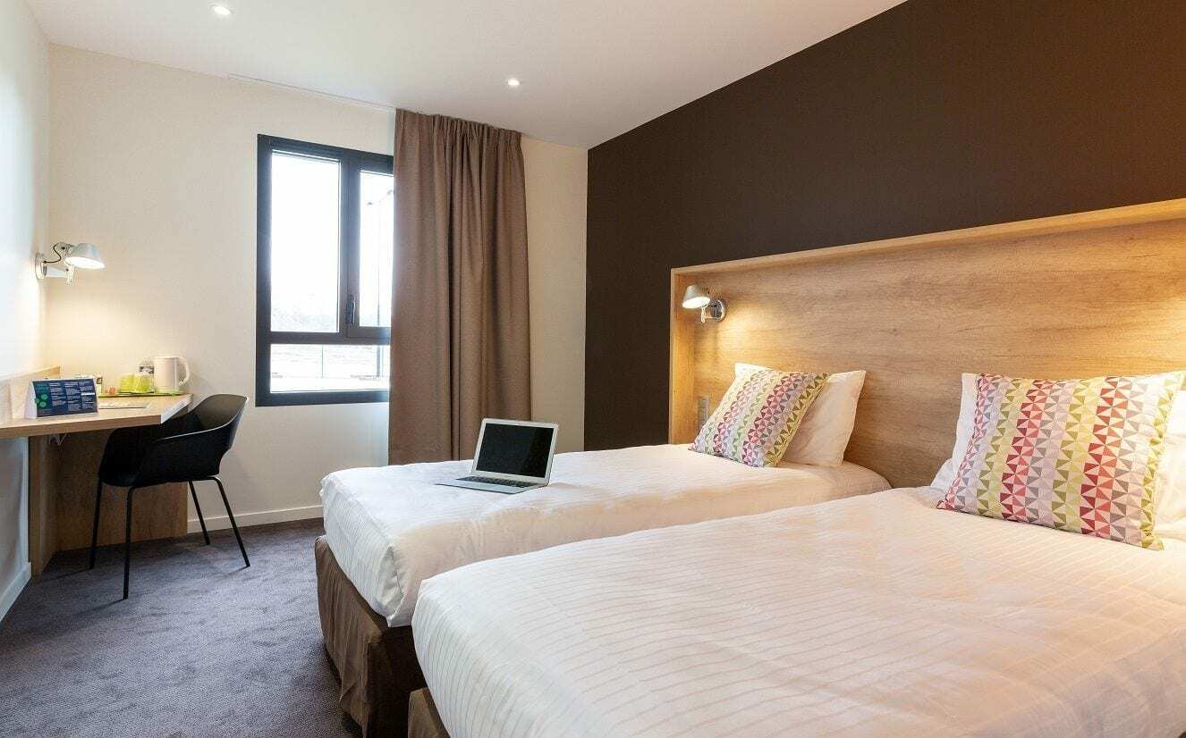 Hotel Campanile Laval Nord Esterno foto